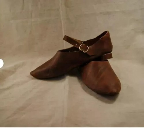 Paire chaussures romaines - paire,