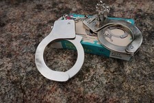 PAIRE DE MENOTTES MENOTTE METAL  SEXY EROTIQUE DEGUISEMENT POLICE GENDARMERIE