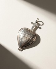 Ex-voto en argent massif –