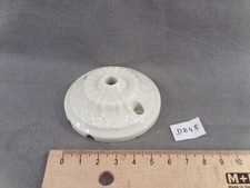 Ancienne rosace plafonnier en porcelaine blanche cache dominos 1930 ( DB48 )