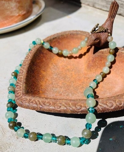 Collier perles pierre