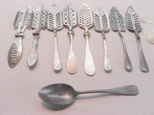 Lot 9 cuillères à Absinthe motifs différents France