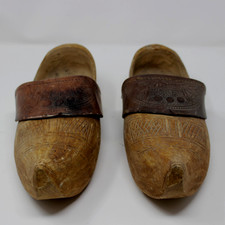 Ancienne paire sabots bois