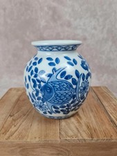 Petit vase en porcelaine bleue