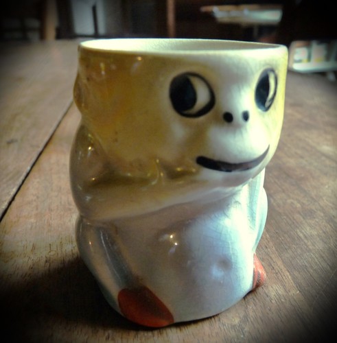 Coquetier ancien zoomorphe