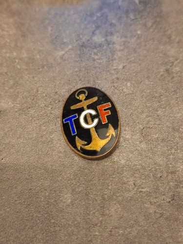 Insigne militaire émaillé