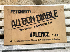 ancienne affiche publicitaire en carton "vêtements Au Bon Diable "