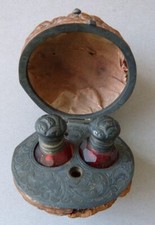 Flacons de parfum en argent dans Noix sculptée 19e siècle Norton