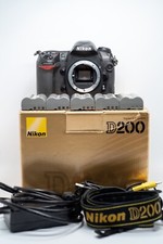 Reflex Numérique DSLR NIKON D200 10,2Mpix + 5 BATTERIES/CHARGEUR/SANGLE/BOITE