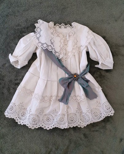 Ancienne robe avec ruban - ,