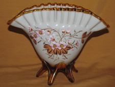 Vase ancien opaline hexapode