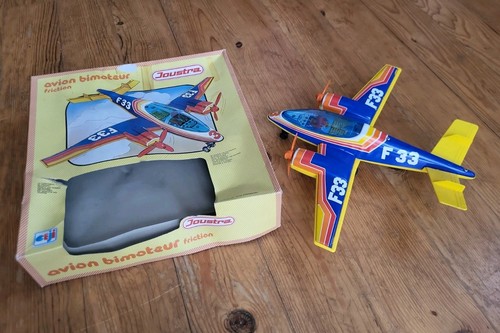 Avion joustra bimoteur f33 - avion,