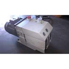 ROTARY VANE VACUUM PUMP LEYBOLD / HERAEUS D8B