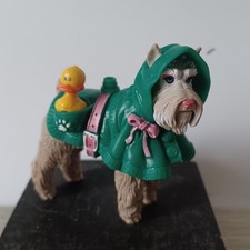 Figurine DRESS UP DOG - CHIEN PAR-DESSUS VERT ET CANARD