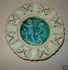 @ N°2 RUBELLES ? ASSIETTE FINE AJOUREE A EMAIL OMBRANT VERT+ BLANC. PEINTURE OR