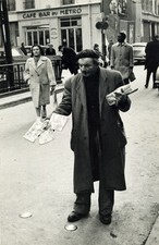 Photo Pierre Parente Rue de Paris Vendeur de Journaux Vers 1960