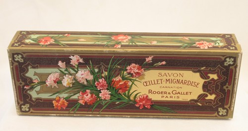 Boite ancienne cartonnée