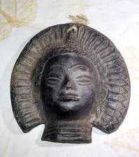 Masque votif en terre cuite Dieu hindouiste Népal Himalaya