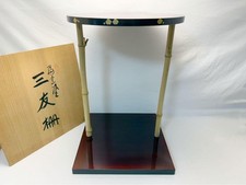 Étagère Sanyu en laque Wajima fabriquée par Kiyosai avec makie prune préféré ...