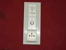 Un Double VV+1 Poussoir & 1 Pc 2P+T habillage Gris et Blanc  Chambord Legrand