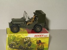 DINKY TOYS, jeep willys avec rack missile 3 fusées, pneus crampons militaire R