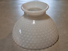 ancien grand globe en opaline blanc beau perlé relief  / pour suspension lustre