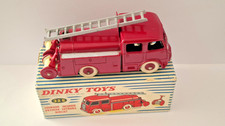 Dinky toys berliet pompier ref 32 E