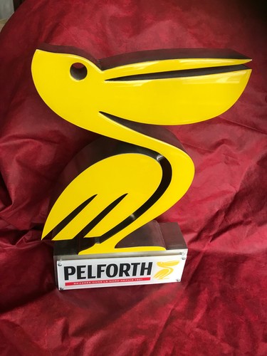 Pélican publicitaire pelforth - pélican,