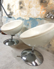  Fauteuil demi sphere vintage avec pied en métal 