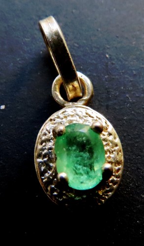 Pendentif ovale avec - , émeraude