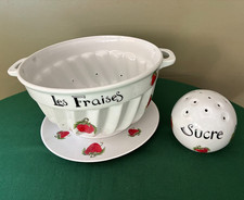 Egouttoir à Fraises avec assiette et saupoudroir à sucre Porcelaine Déshoulières
