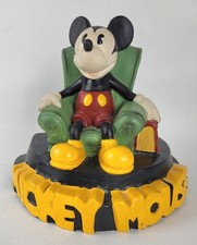 Statue Mickey Mouse Démons Et