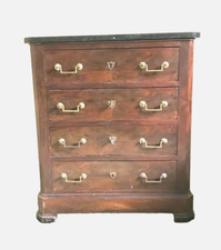commode époque Napoléon III quatre tiroirs en façade dessus marbre . XIX siècle.
