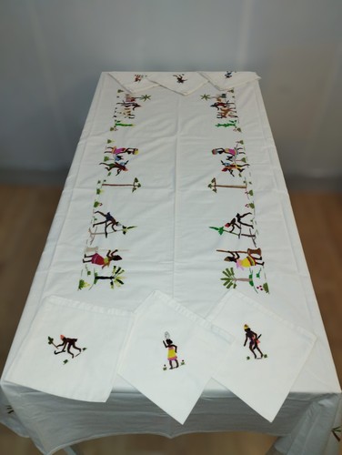 Jolie nappe table blanche - de,