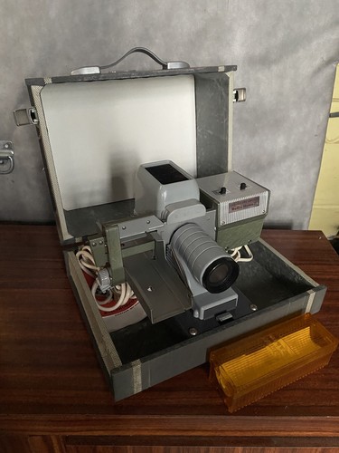 Ancien projecteur diapositives - ancien,