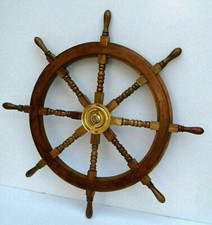 Roue de bateau antique