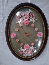 CADRE OVAL VERRE BOMBÉ, FLEURS ARTIFICIELLES, HORLOGE, CADRE PLASTIQUE CHOCOLAT 