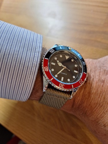 Montre style plongée - , lunette