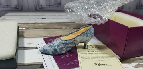 Just the right shoe raine - just,