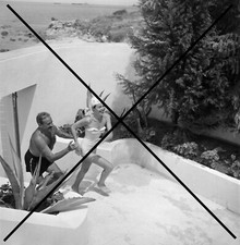 PHOTO DE RAYMOND LOEWY ET SA FEMME ANNEES 60