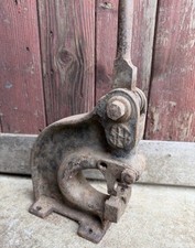 Ancienne Poinçonneuse tôle