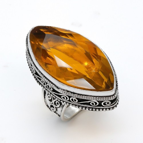 Bague bijou fait - , main