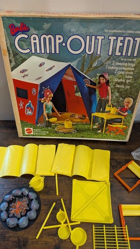 Vintage 1972 barbie - camp, out