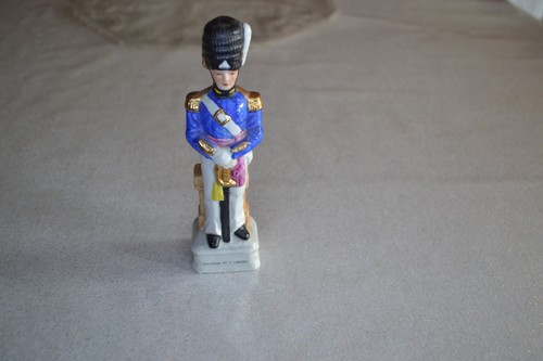 Statuette militaire porcelaine - statuette,