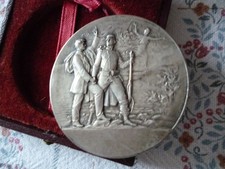 médaille militaire 1910 bronze/offert par le journal LE STAND avec coffret