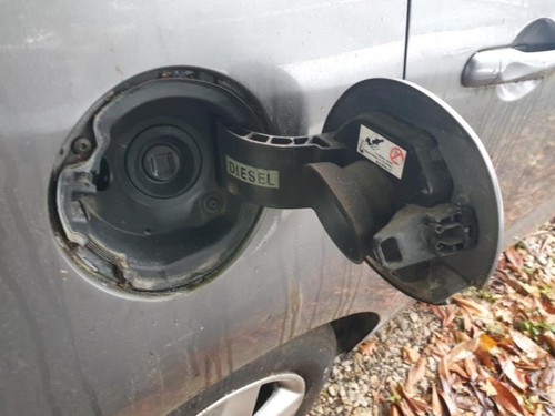 Trappe essence renault grand - d'essence,