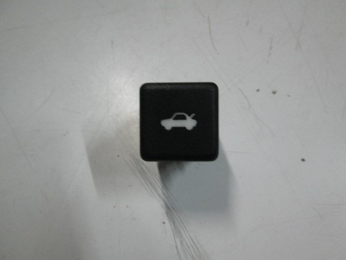Rear trunk opening - rear,