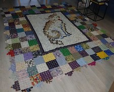 GRAND JETE DE LIT FAIT MAIN  PATCHWORK MATIERE TISSU ET NYLON