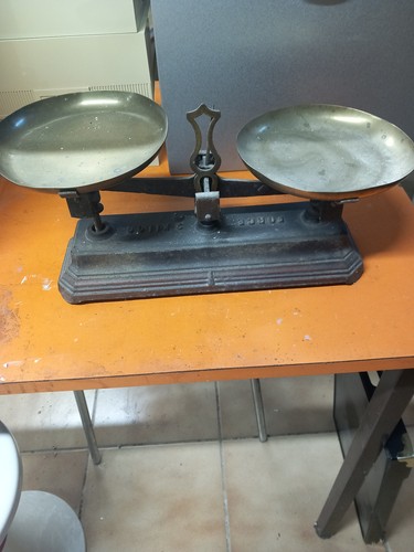 Vieille balance roberval 2kg