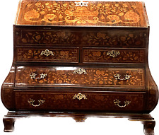 scriban en marqueterie hollandaise formant commande . XVIII Siècle .